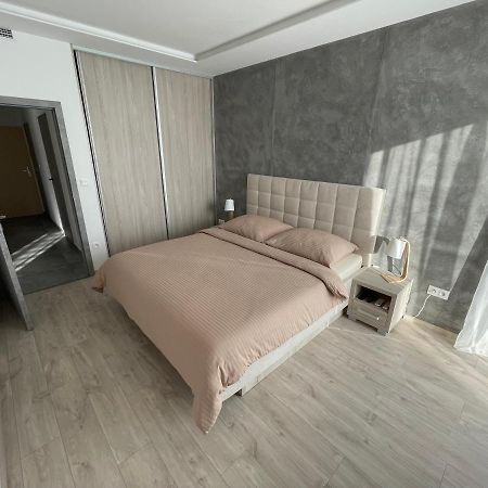 Greenbay Apartment With Free Parking Trenčín Buitenkant foto