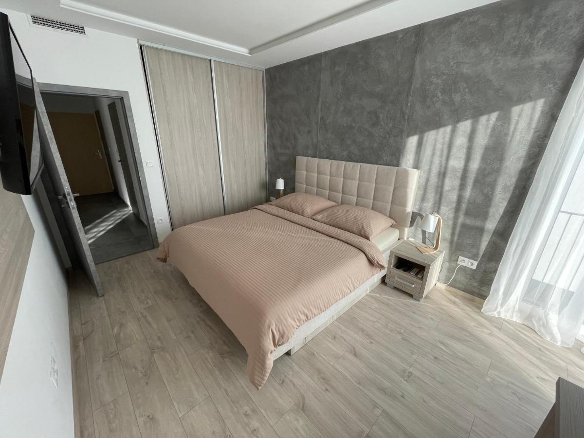 Greenbay Apartment With Free Parking Trenčín Buitenkant foto
