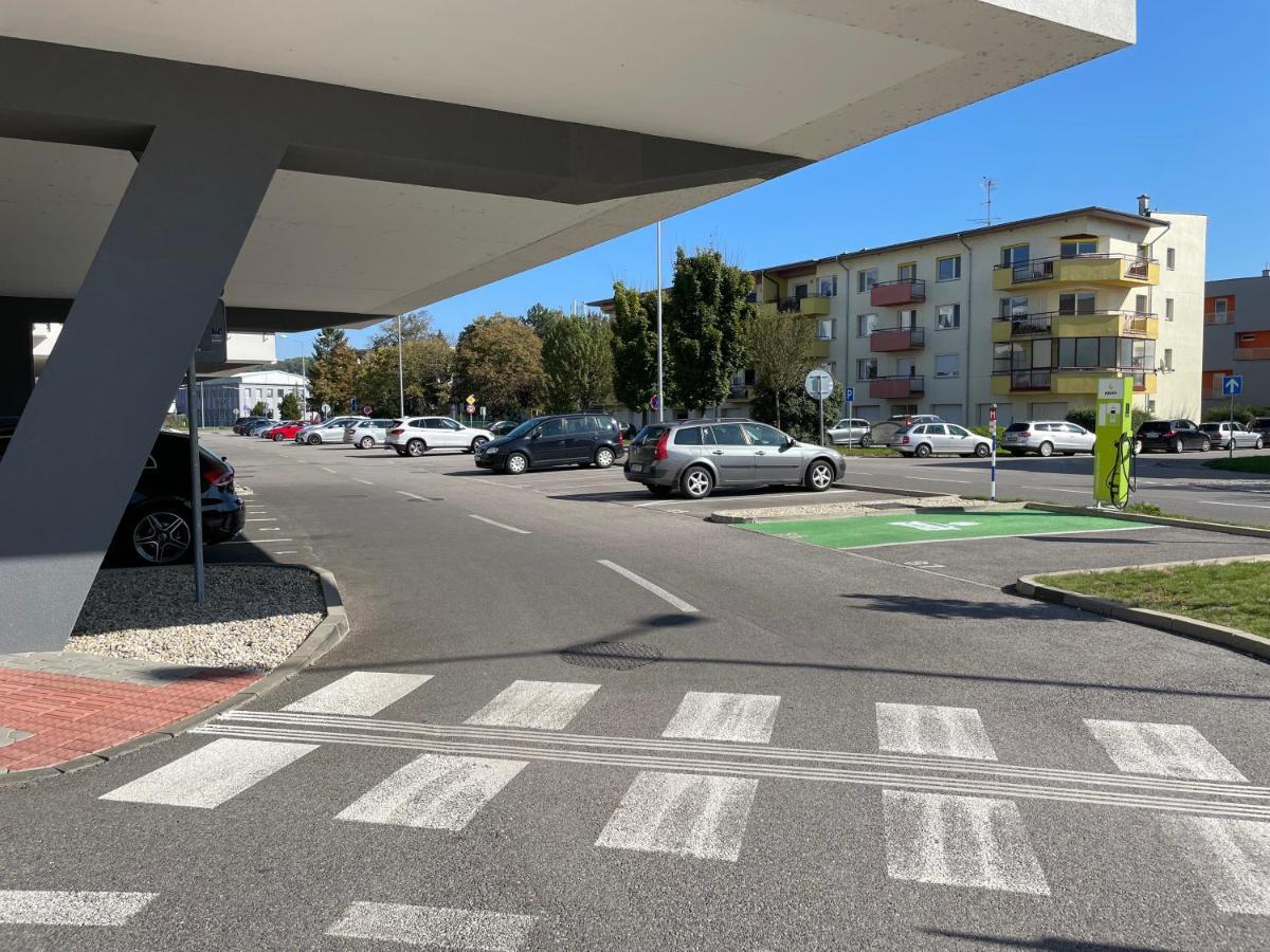 Greenbay Apartment With Free Parking Trenčín Buitenkant foto
